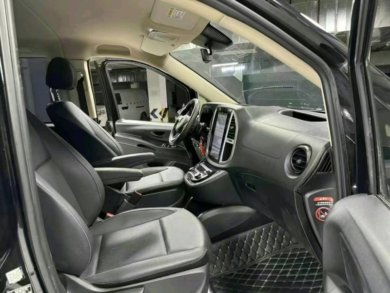 成都20年奔驰威霆4