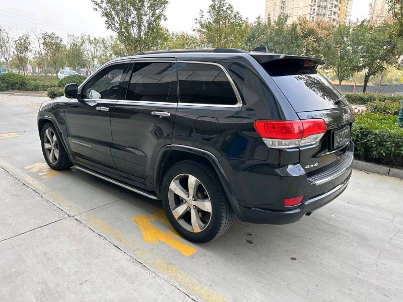 济宁16年Jeep大切诺基8