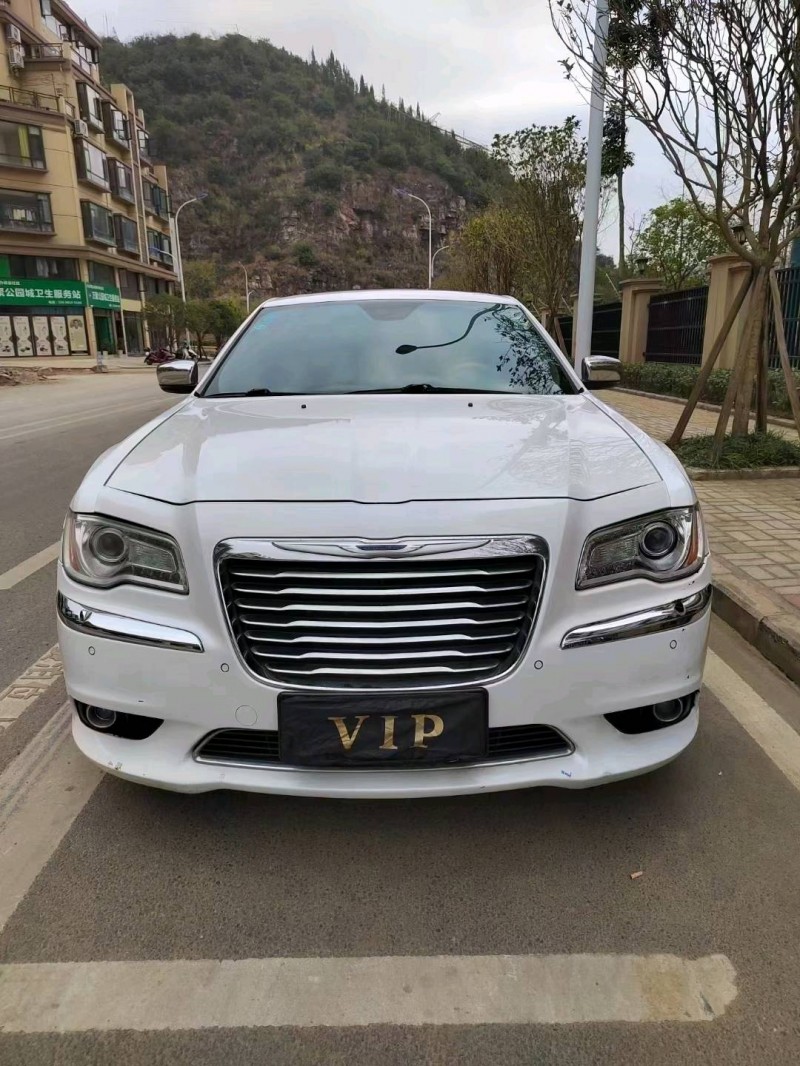 黔西南14年克萊斯勒300C1