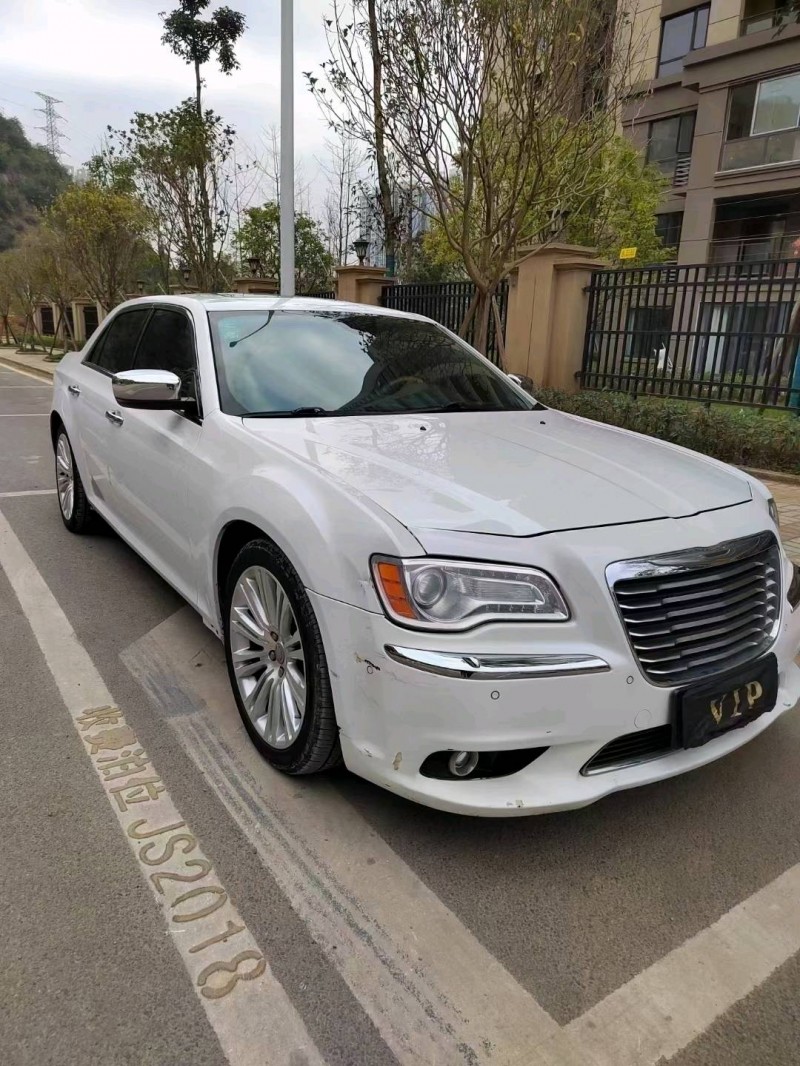 黔西南14年克萊斯勒300C2
