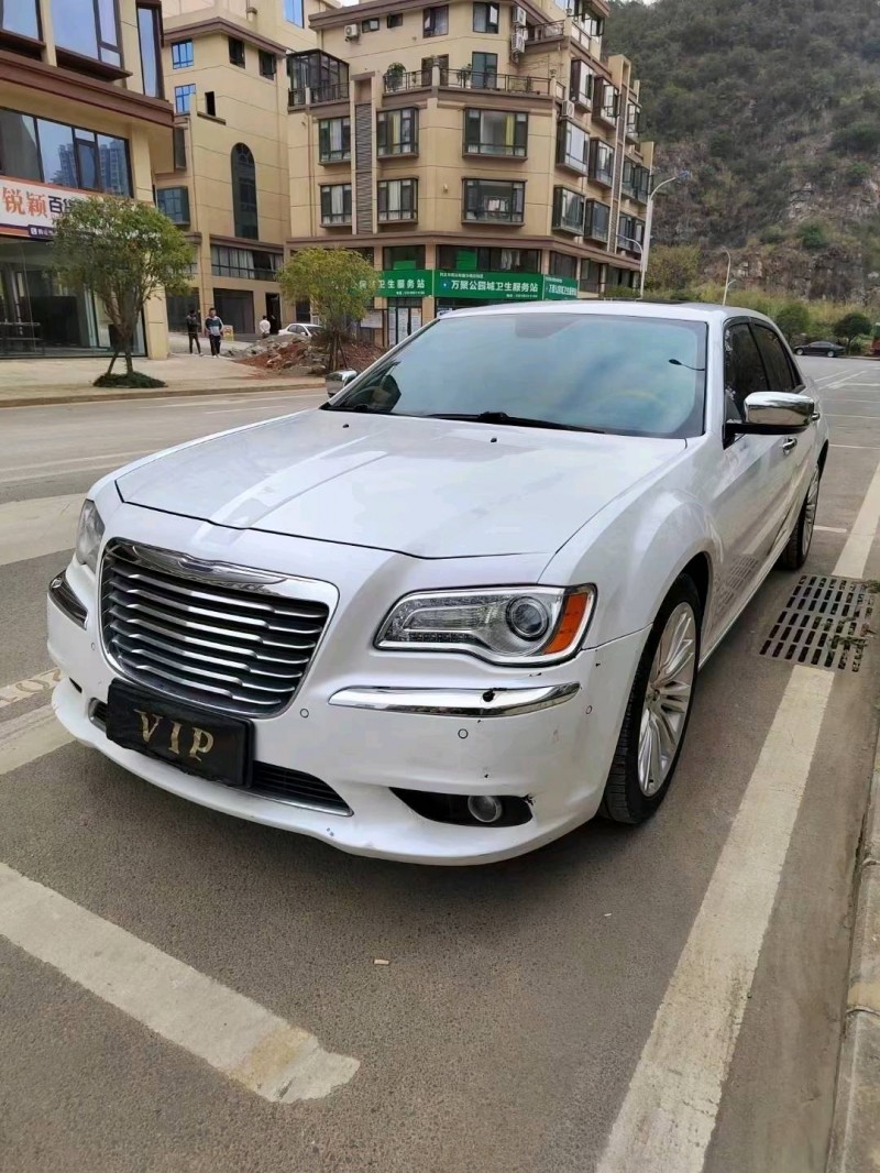 黔西南14年克萊斯勒300C3