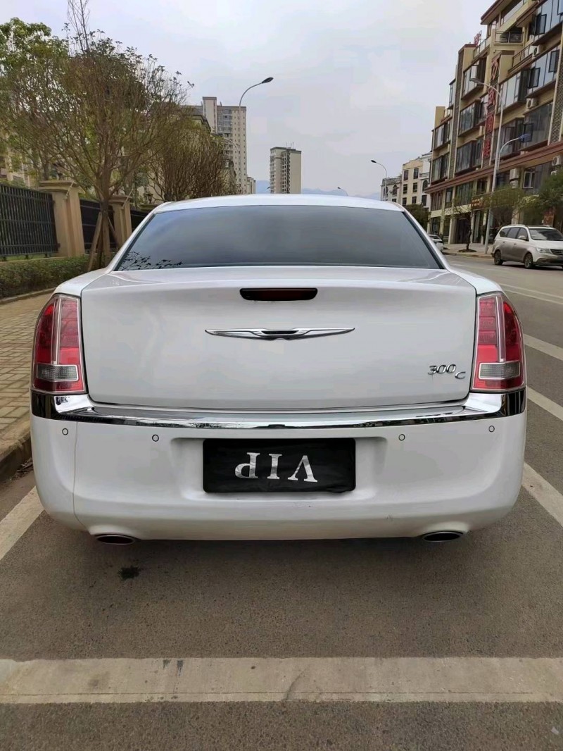 黔西南14年克萊斯勒300C4