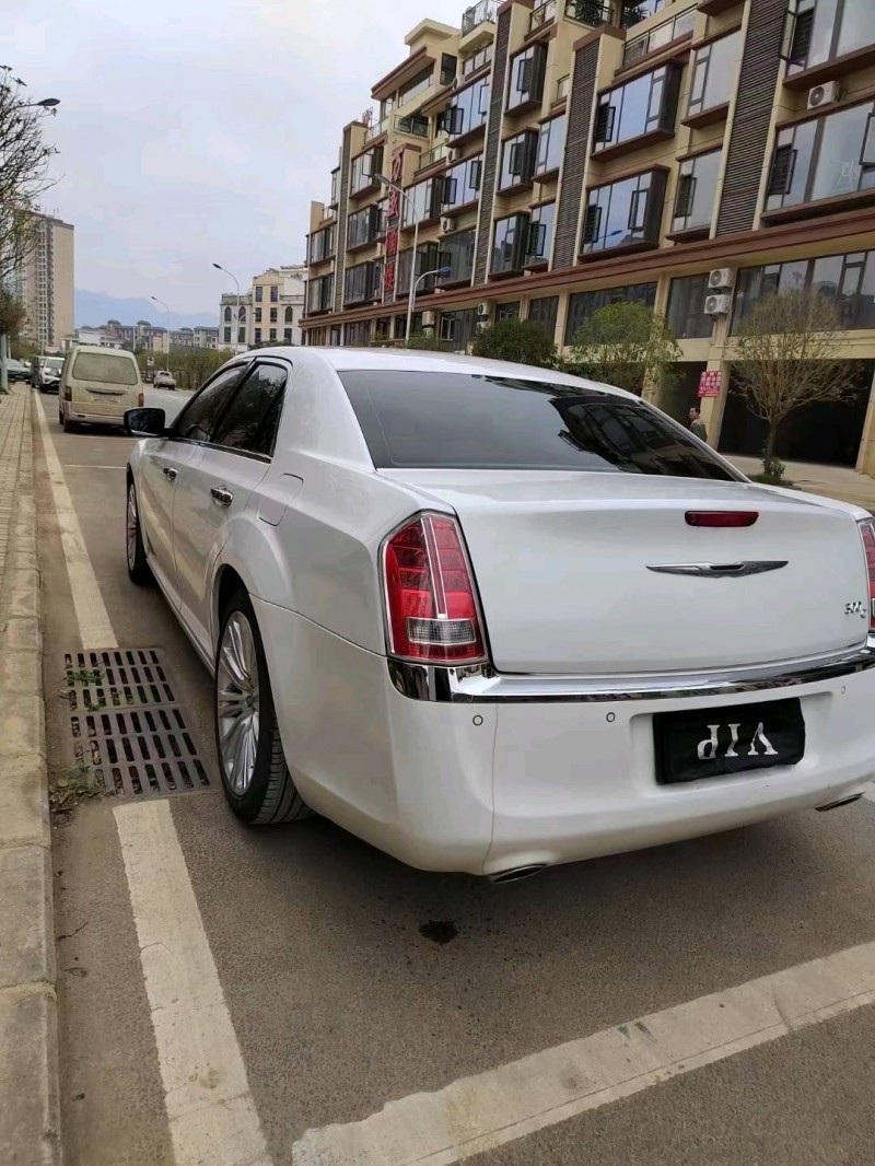 黔西南14年克萊斯勒300C6