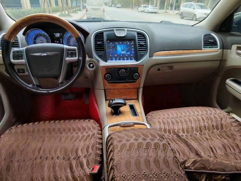 黔西南14年克萊斯勒300C8