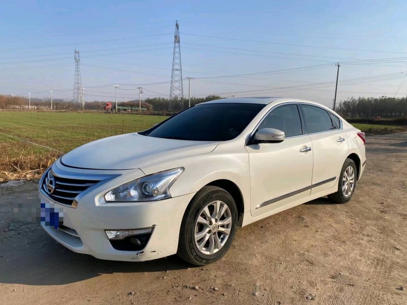 保定16年日产天籁3