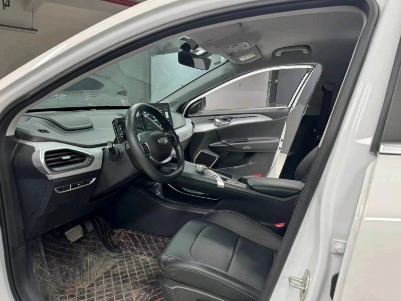 成都23年吉利几何5