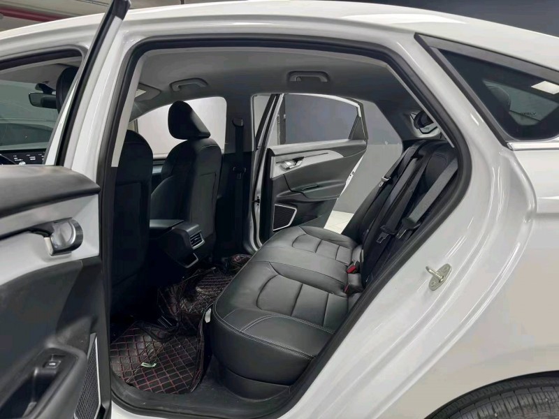 成都23年吉利几何7