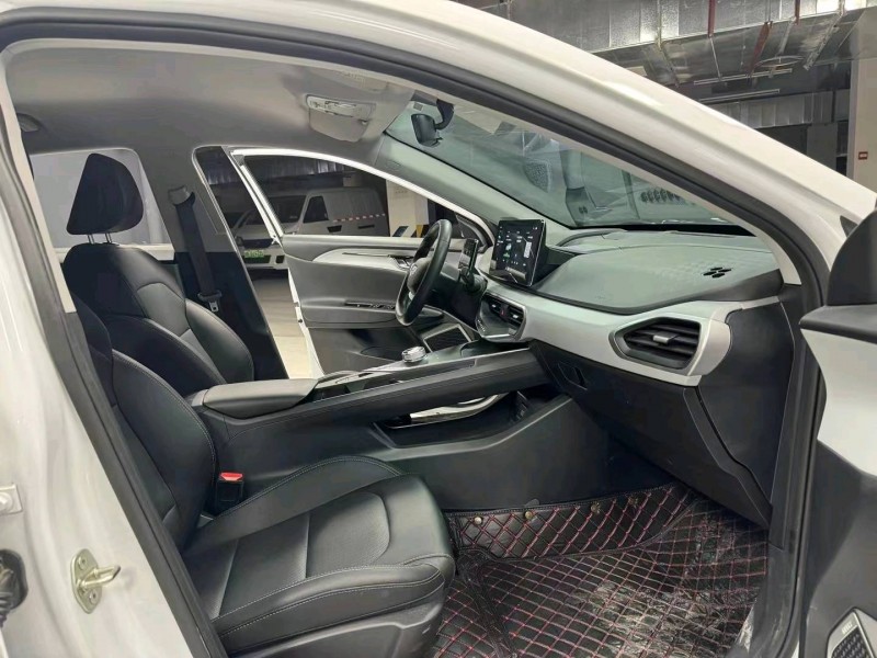 成都23年吉利几何9