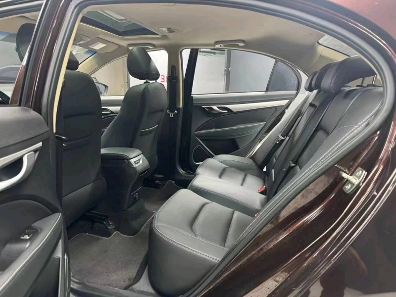 成都18年吉利帝豪7