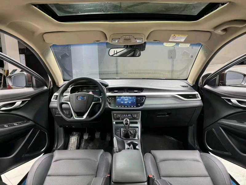 成都18年吉利帝豪8