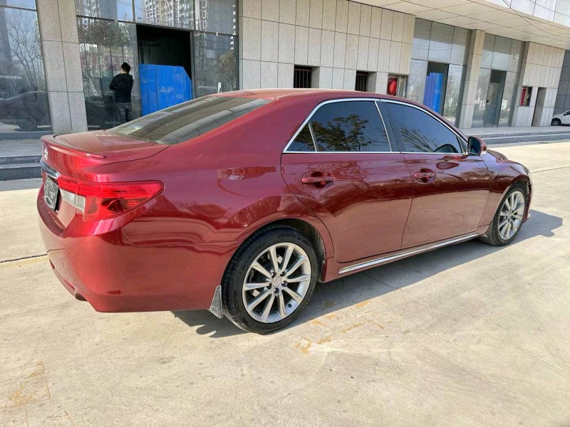 济宁14年丰田锐志7