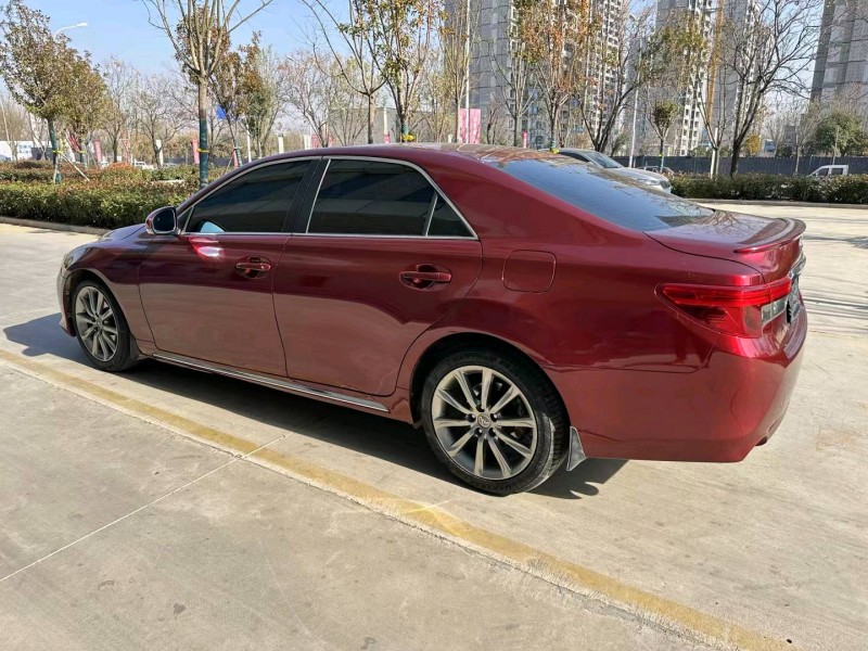 济宁14年丰田锐志8