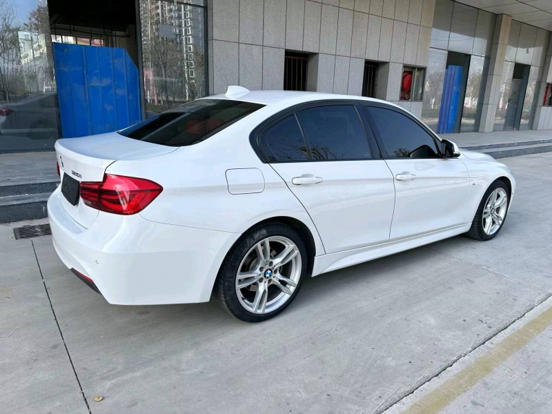 济宁19年宝马3系8