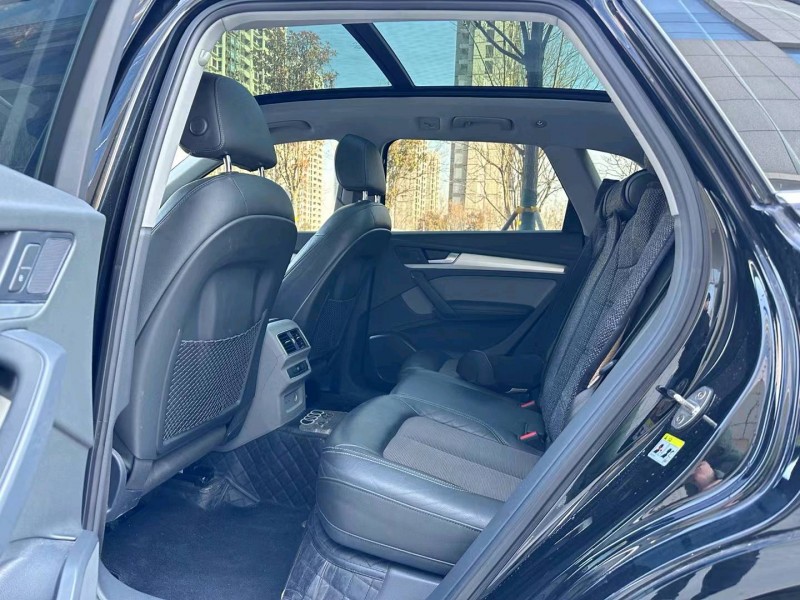 济宁19年奥迪Q54