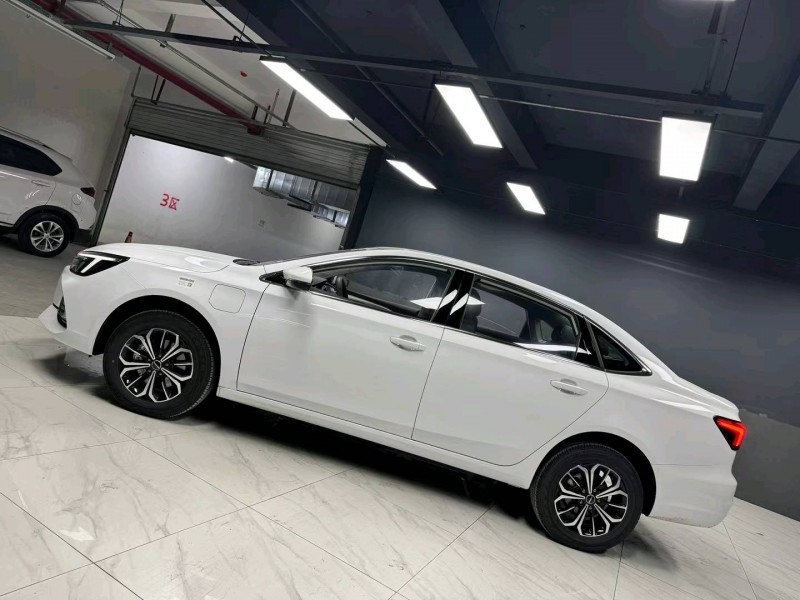 成都23年荣威i63