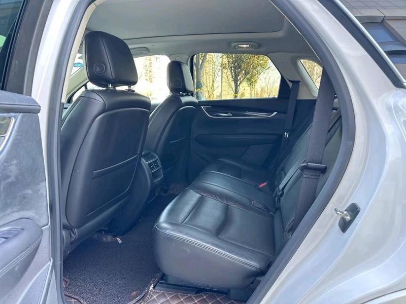 济宁17年凯迪拉克XT56