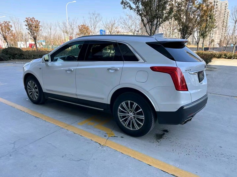 济宁17年凯迪拉克XT57