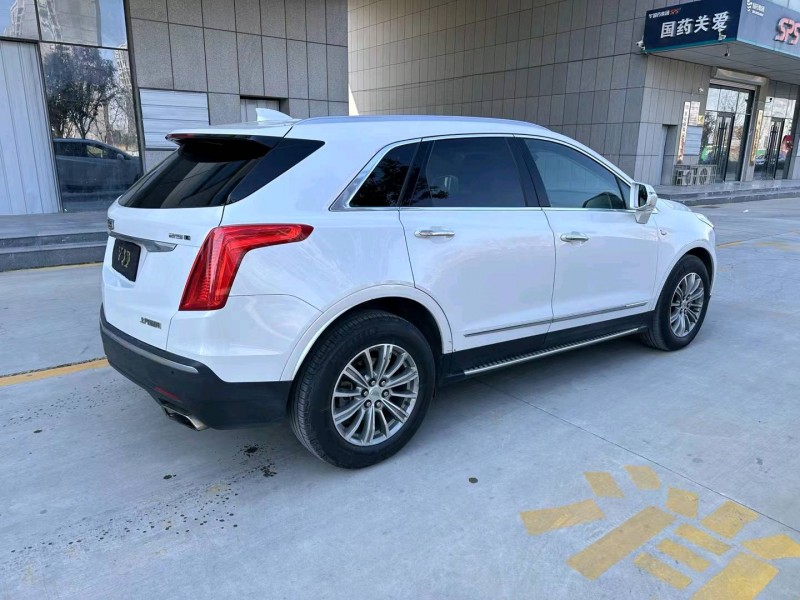 济宁17年凯迪拉克XT58