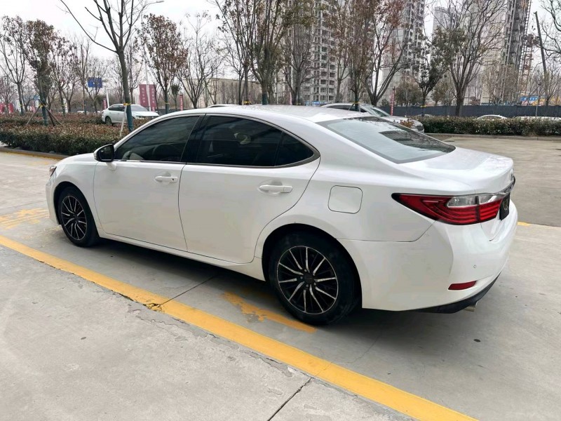 济宁15年雷克萨斯ES7
