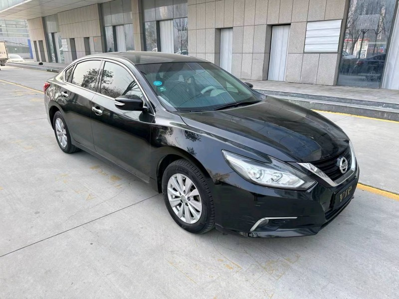 济宁17年日产天籁2