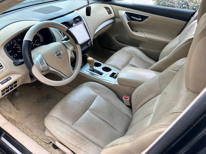 济宁17年日产天籁4