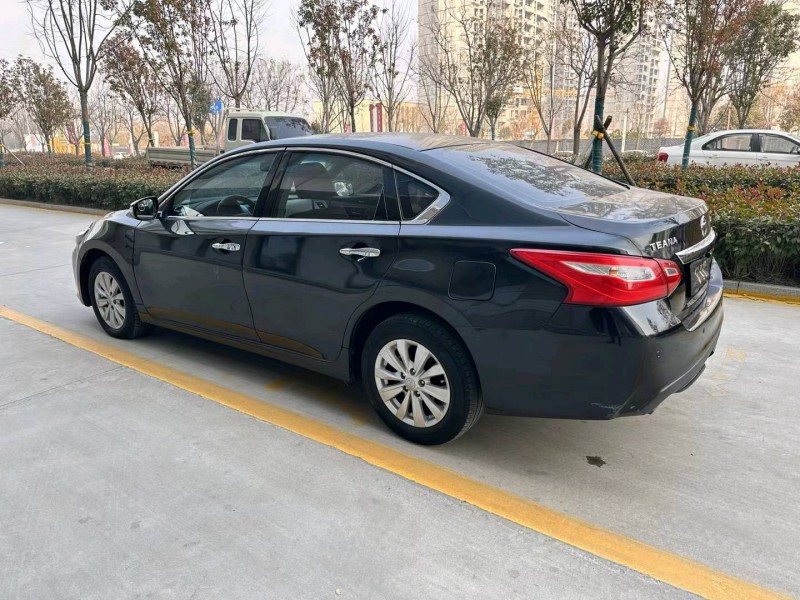 济宁17年日产天籁7