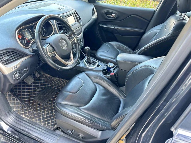 济宁18年Jeep自由光5