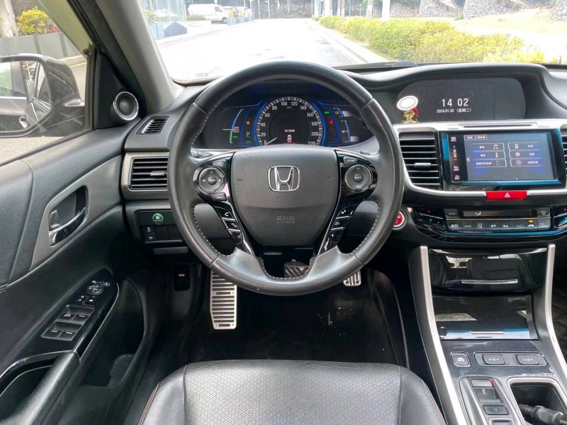 深圳17年本田雅阁4