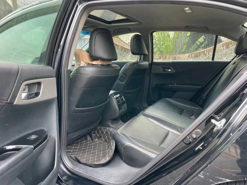 深圳17年本田雅阁5