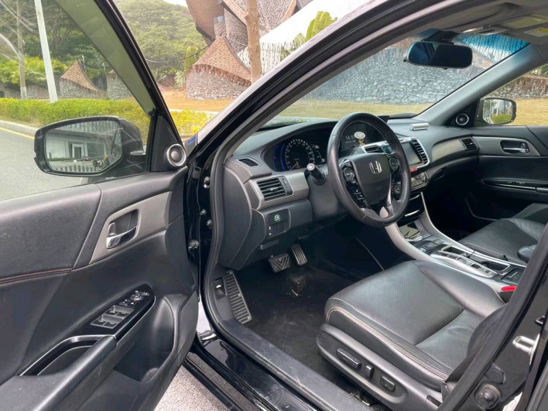 深圳17年本田雅阁6