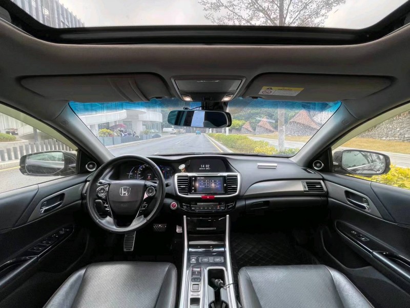 深圳17年本田雅阁7