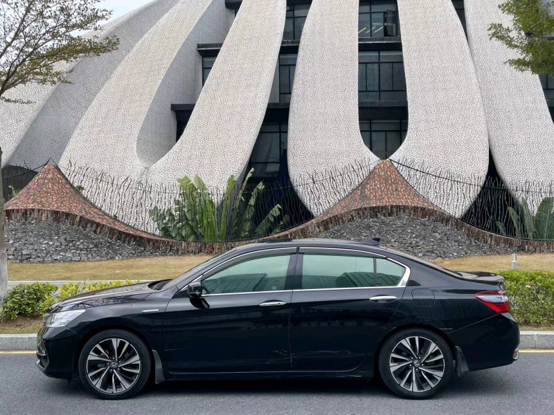 深圳17年本田雅阁8