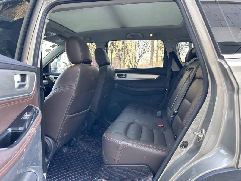 济宁18年东风景逸5