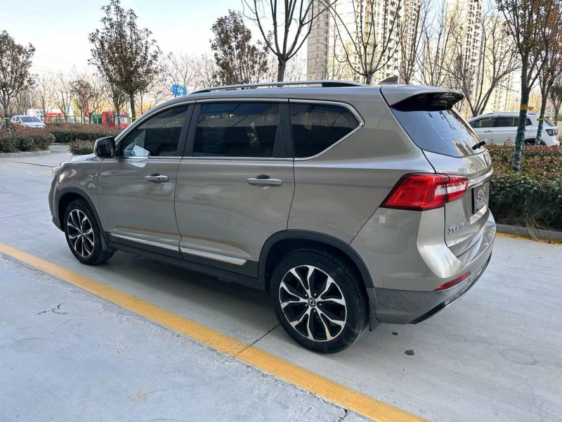 济宁18年东风景逸7