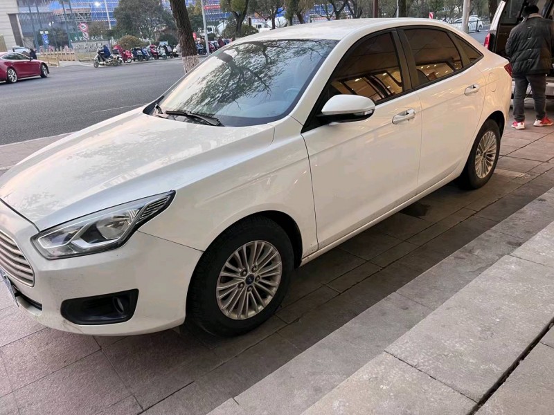 常州18年福特福睿斯8