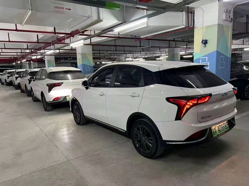 重慶23年哪吒V6