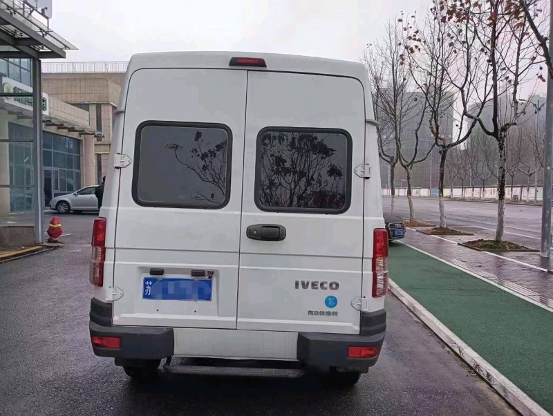 徐州23年依维柯得意5