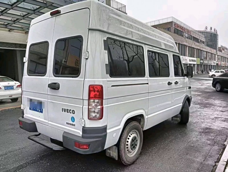 徐州23年依维柯得意6