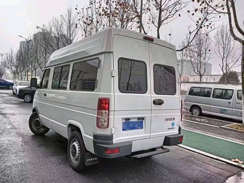 徐州23年依维柯得意8