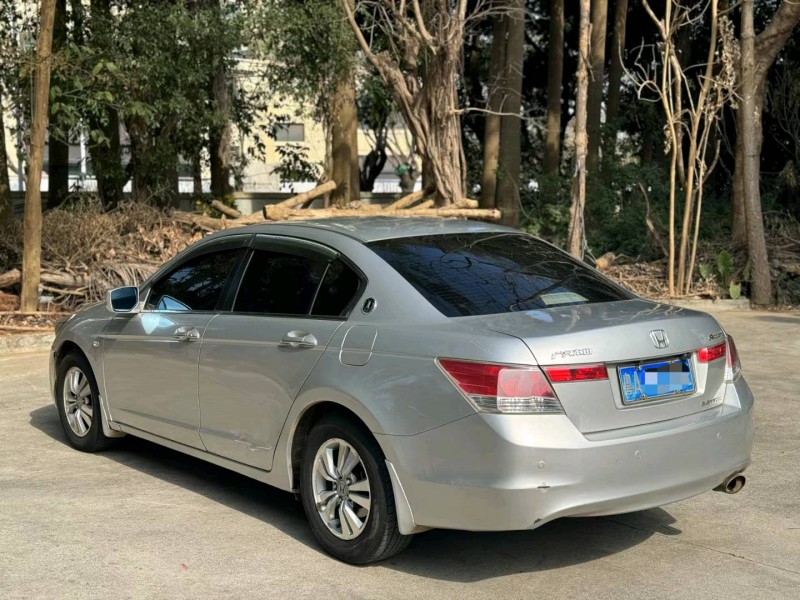 珠海10年本田雅阁7