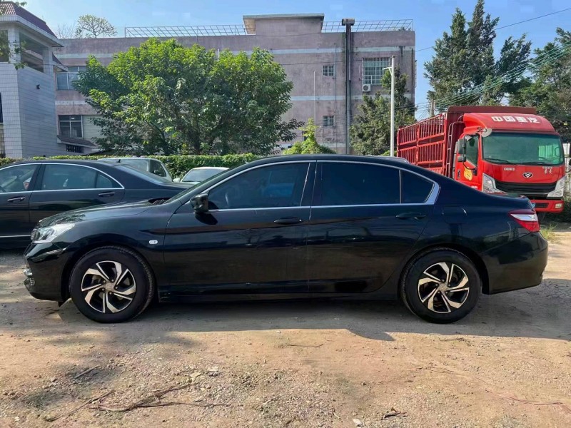 汕头18年本田雅阁8