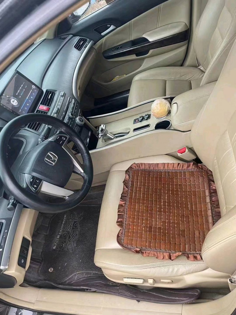 济宁10年本田雅阁4