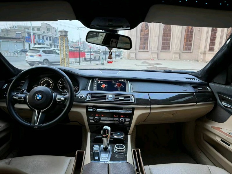 保定12年宝马7系3