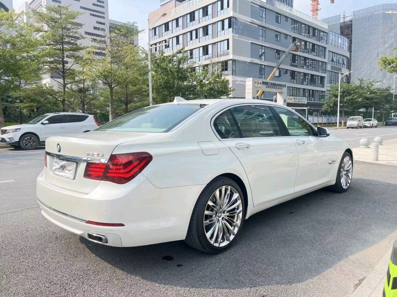 广州11年宝马7系7