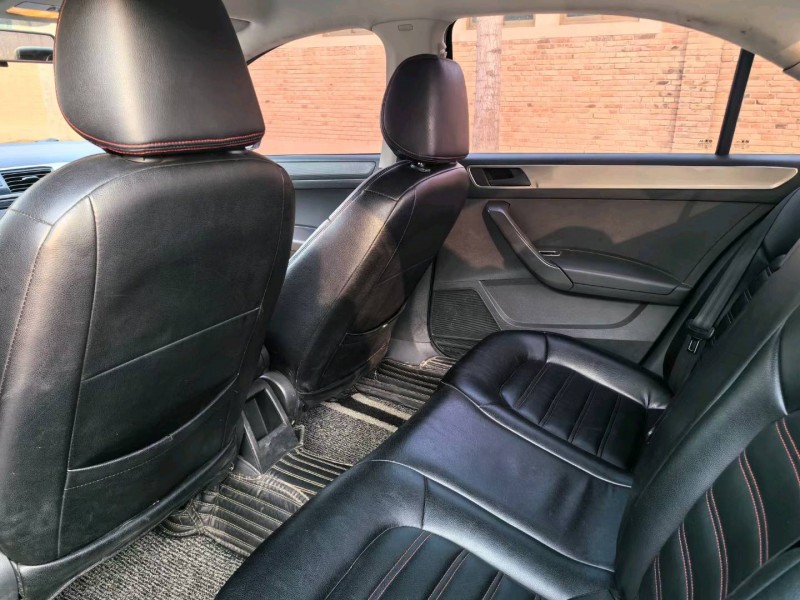 保定18年大众桑塔纳5