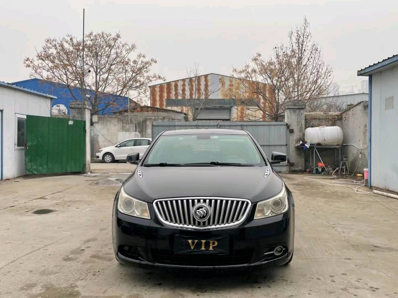 济宁10年别克君越1