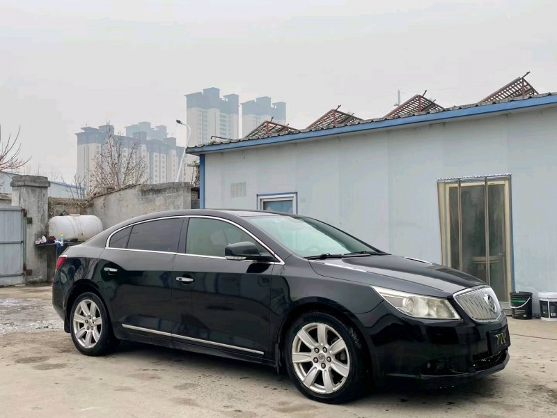 济宁10年别克君越2