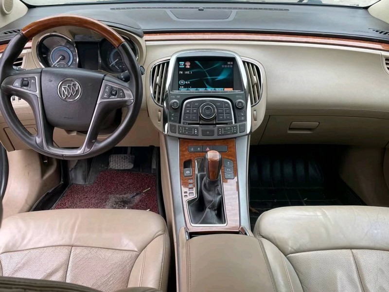 济宁10年别克君越4