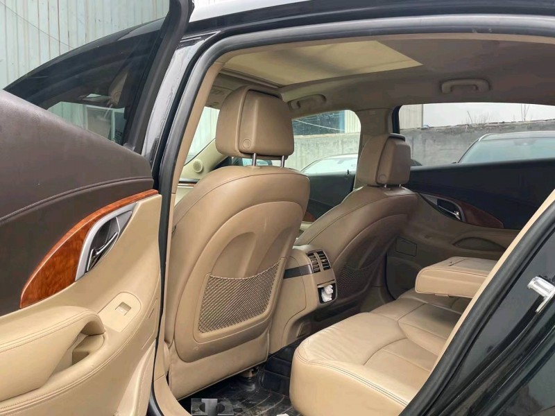 济宁10年别克君越5