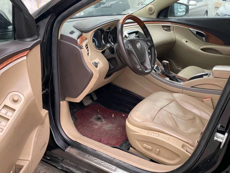 济宁10年别克君越6